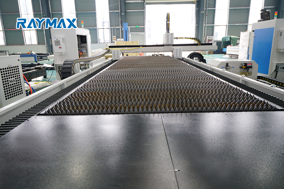 Kinijos 400w 600w pigios lakštinio metalo cnc lazerinio pjovimo staklės kaina