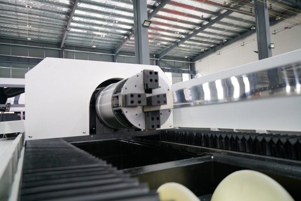 CNC automatinio lazerinio pjaustytuvo gamintojas kvadratinių apvalių ss ms gi metalo geležies nerūdijančio plieno vamzdžių pluošto lazerinių vamzdžių pjovimo staklės